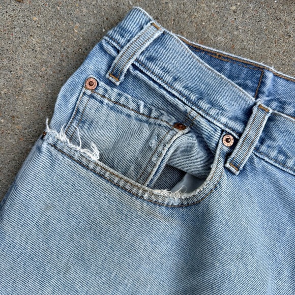 VTG Y2K Levi's 560 Loose Fit Tapered Leg Light Blue Jeans 42x32 worn in faded - Picture 5 of 13